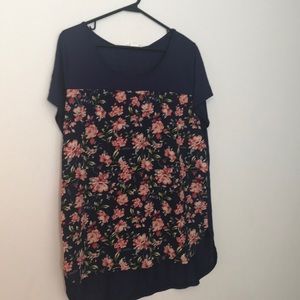 Ladies size XL short sleeved top.